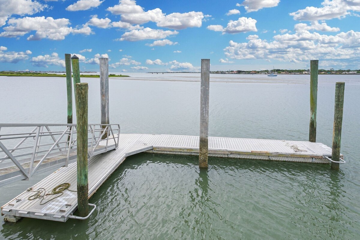 Photo 27 of Boathouse Cottage, Historic District Pvt Pier 1 blk to Trolley & Fort