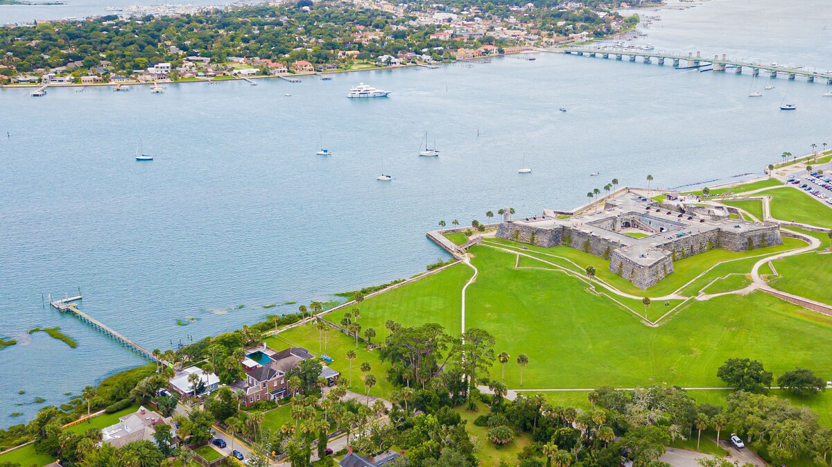 Photo 33 of Boathouse Cottage, Historic District Pvt Pier 1 blk to Trolley & Fort