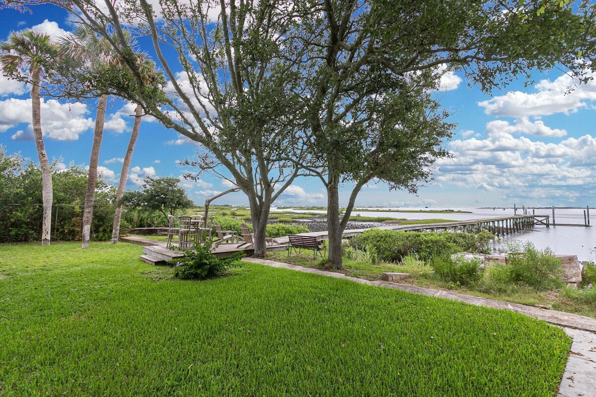 Photo 14 of Boathouse Cottage, Historic District Pvt Pier 1 blk to Trolley & Fort