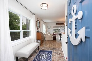 Interior - Boathouse Cottage, Historic District, Private Pier, 1 Block to Trolley & Fort (St. Augustine)