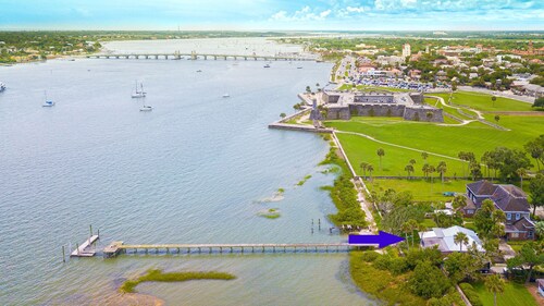 Boathouse Cottage, Historic District, Private Pier, 1 Block to Trolley & Fort