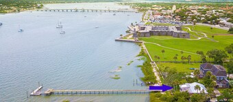 Boathouse Cottage, Historic District, Private Pier, 1 Block to Trolley & Fort