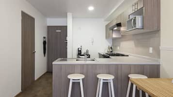 Frigorifero, microonde, forno, macchina per tè/caffè