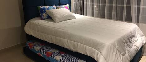 1 quarto, escrivaninha, Wi-Fi de cortesia, roupa de cama