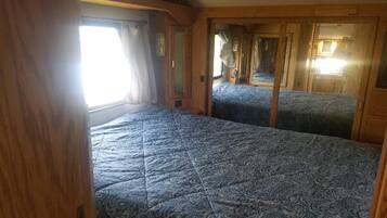 1 habitación y ropa de cama