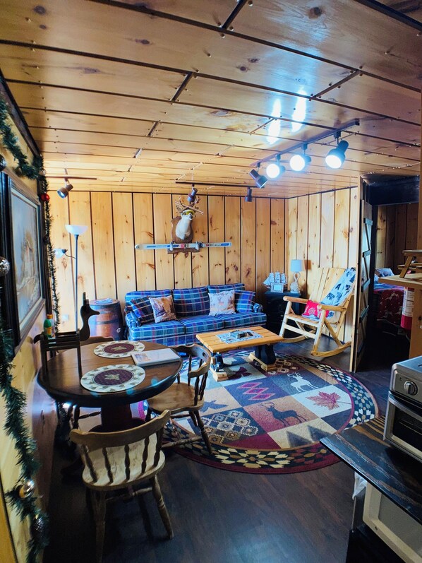 TV - Lake Side Guest Suite (Hermon)