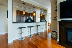 Dining - Waterfront 2BD Next to Pike Place w/ Private Patio (Seattle)