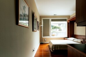 2 Schlafzimmer, Schreibtisch, Bügeleisen/Bügelbrett, WLAN