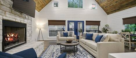 スマートテレビ、暖炉、テーブルサッカー台