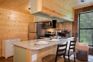 Fridge, microwave, oven, stovetop - Dolly's Castle unit 3 (Sevierville)