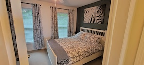 2 bedrooms, desk, iron/ironing board, free WiFi - Welcome to the Weirs -Lake View Condo - Late Check-out Sundays (Laconia)