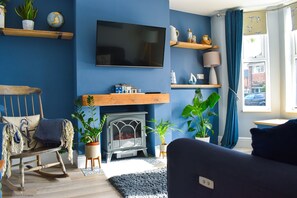 Smart TV, fireplace