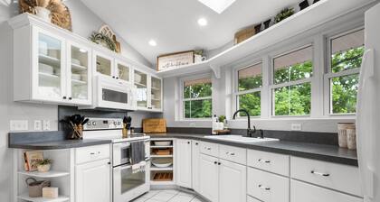 Cozy & Beautiful Riverfront Home | Perfect Getaway