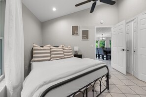 2 bedrooms, iron/ironing board, free WiFi, bed sheets