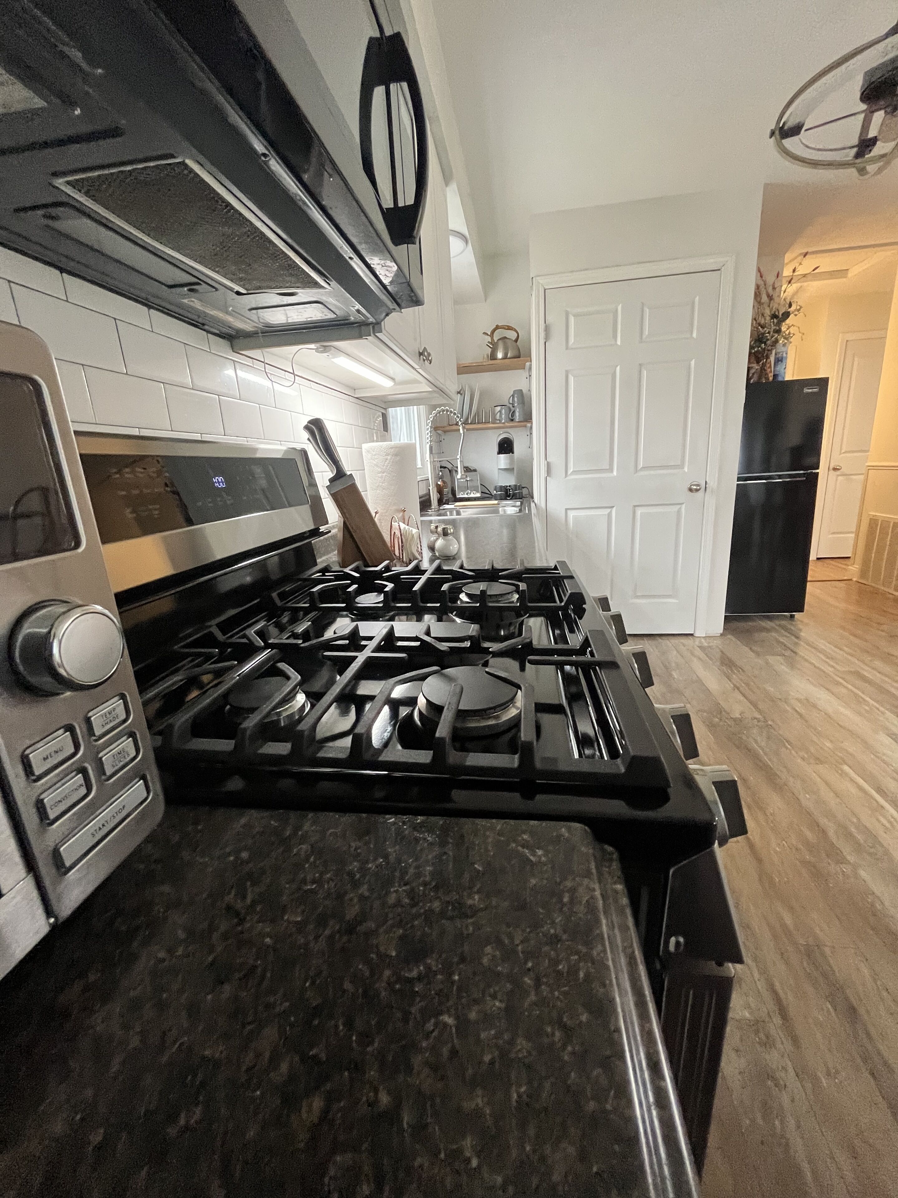 冰箱、微波炉、烤箱、炉灶