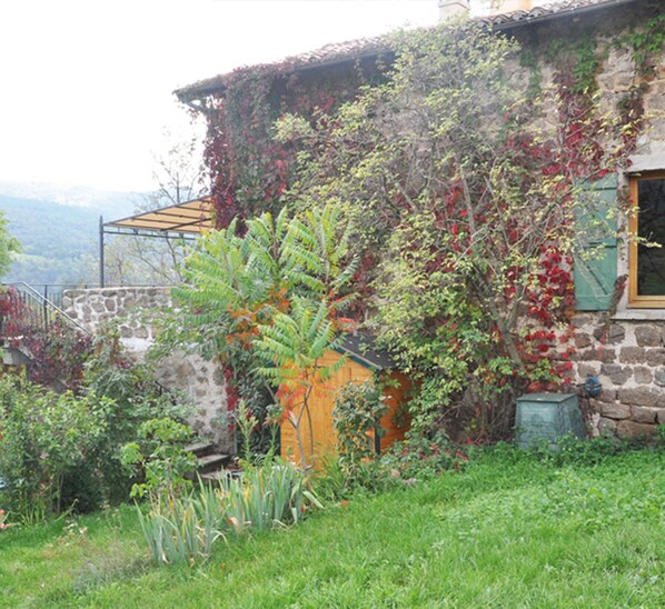 Property grounds - Quiet, Nature, Uniqueness in a Beautiful House in the Green Ardeche (Pailharès, Ardèche)