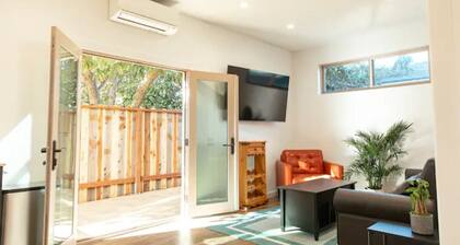 Cozy Casa. 1 mile from the beach/downtown.