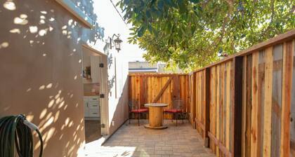 Cozy Casa. 1 mile from the beach/downtown.