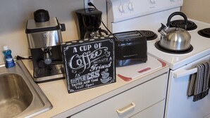 茶具/咖啡用具、冰箱、微波炉、烤箱