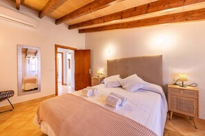 3 bedrooms, in-room safe, iron/ironing board, free WiFi