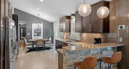 Private Pool, Hottub, Steamshower just 10 minutes from Grand Rapids