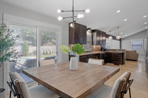 Private Pool, Hottub, Steamshower just 10 minutes from Grand Rapids