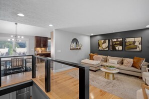 Interior - Private Pool, Hottub, Steamshower just 10 minutes from Grand Rapids (Grandville)
