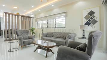 Appartement « Premier », 1 chambre, salle de bains attenante | Coin séjour | Télévision LED de 65 pouces avec chaßnes par cùble, télévision