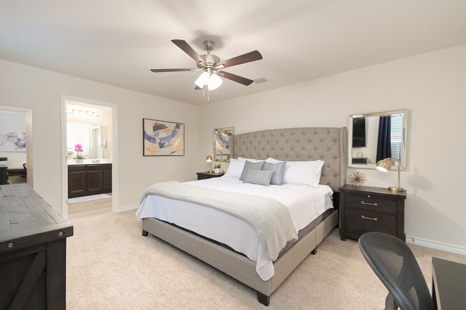 4 bedrooms, desk, iron/ironing board, free WiFi