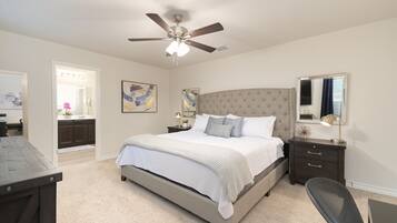 4 bedrooms, desk, iron/ironing board, free WiFi