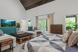 5 bedrooms, in-room safe, desk, free WiFi