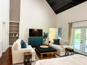 Smart-TV, Videospiele, DVD-Player, Bücher