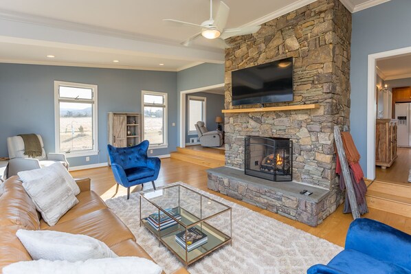 Smart TV, fireplace, table football, ping pong