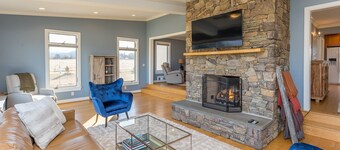 Secluded Luray Mountain Home near Shenandoah Park: Fire pit, Hot Tub, Game Room!