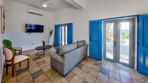 Unclassified image, 2 of 45, button - Casa Pelayo (San Juan)