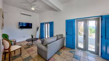 Comfort Apartment | Living area | Smart TV