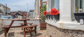 7 bedroom accommodation in Blackpool