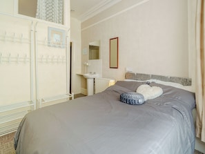 7 bedrooms, free WiFi, bed sheets