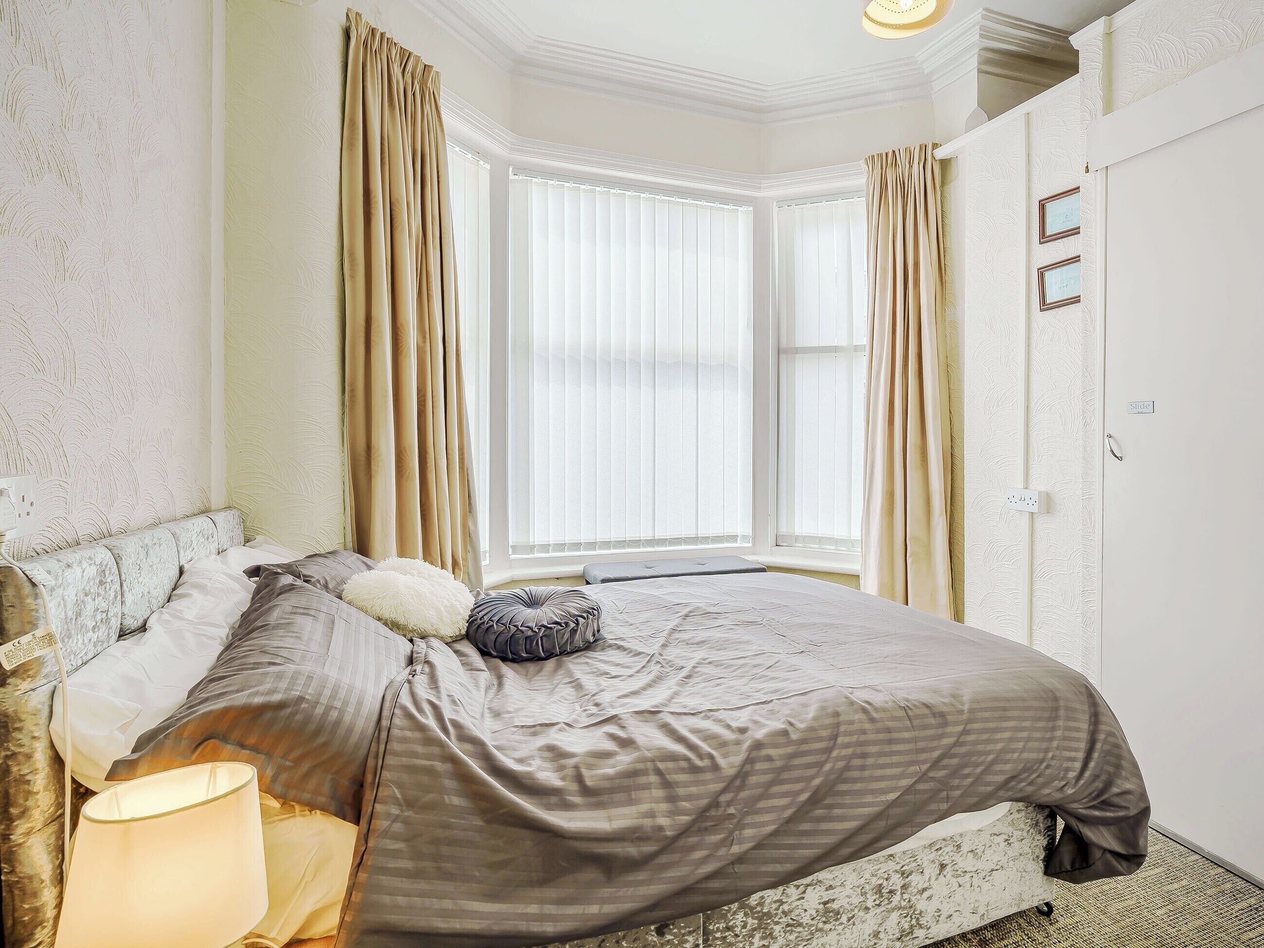7 bedrooms, free WiFi, bed sheets