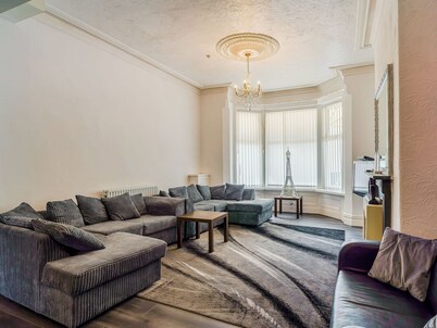 7 bedroom accommodation in Blackpool