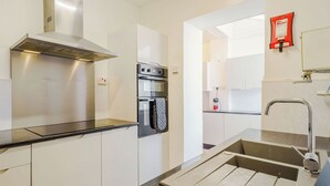 A modern kitchen with stainless steel appliances, a black countertop, and a stainless steel sink. - 7 bedroom accommodation in Blackpool (Blackpool)