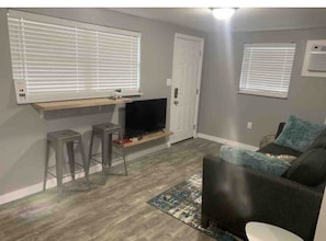 Living area - ★ Marina Point: Waterfront & 10 min from Airport ★ 8818A (Tampa)