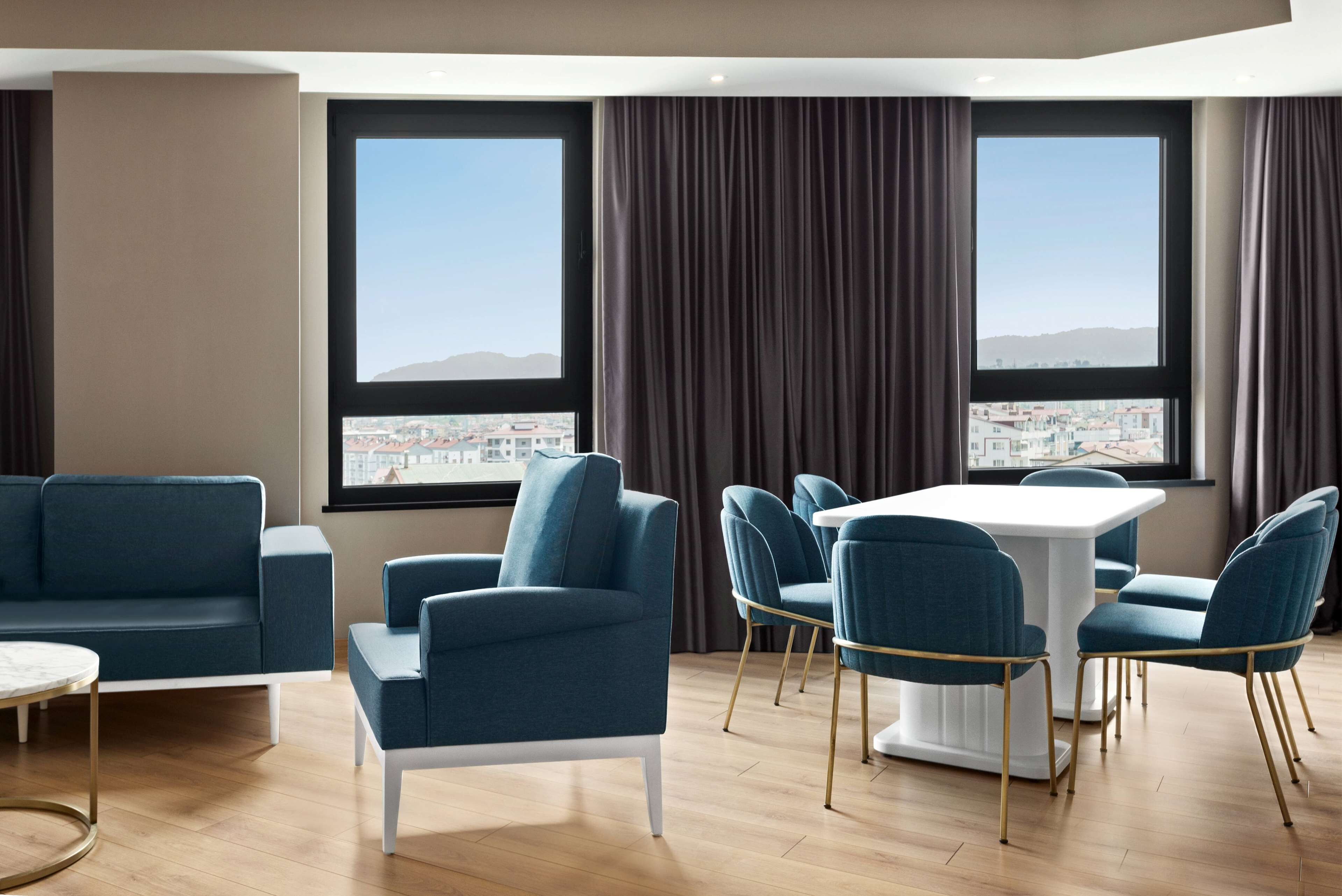 Suite, 1 King Bed, Smoking | Minibar, in-room safe, desk, laptop workspace