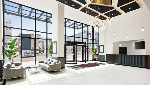 A spacious lobby with large windows, a reception desk, and modern furniture. - Ramada Plaza BY Wyndham Ordu (Ordu)