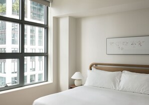 Premium bedding, in-room safe, individually decorated - ROOST Tampa (Tampa)