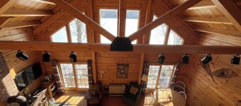 Relaxing waterfront cabin getaway in the Groton State Forest