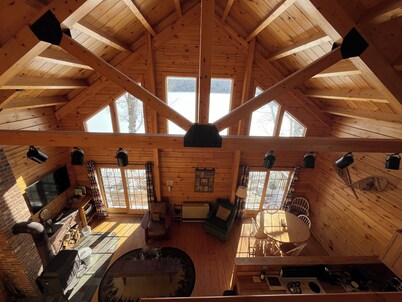 Relaxing waterfront cabin getaway in the Groton State Forest