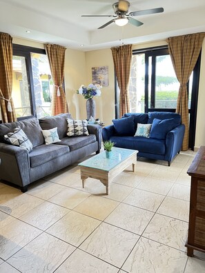 Smart TV - BEACHFRONT Condo Bahia Encantada L1 2-Bedroom Jaco Beach (Puntarenas Province)