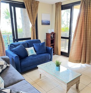 Smart TV - BEACHFRONT Condo Bahia Encantada L1 2-Bedroom Jaco Beach (Puntarenas Province)