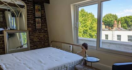 Ultrachic Georgian Townhouse In Central London